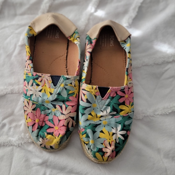 TOMS FLORAL PRINT SIZE 5.5 - Picture 1 of 6